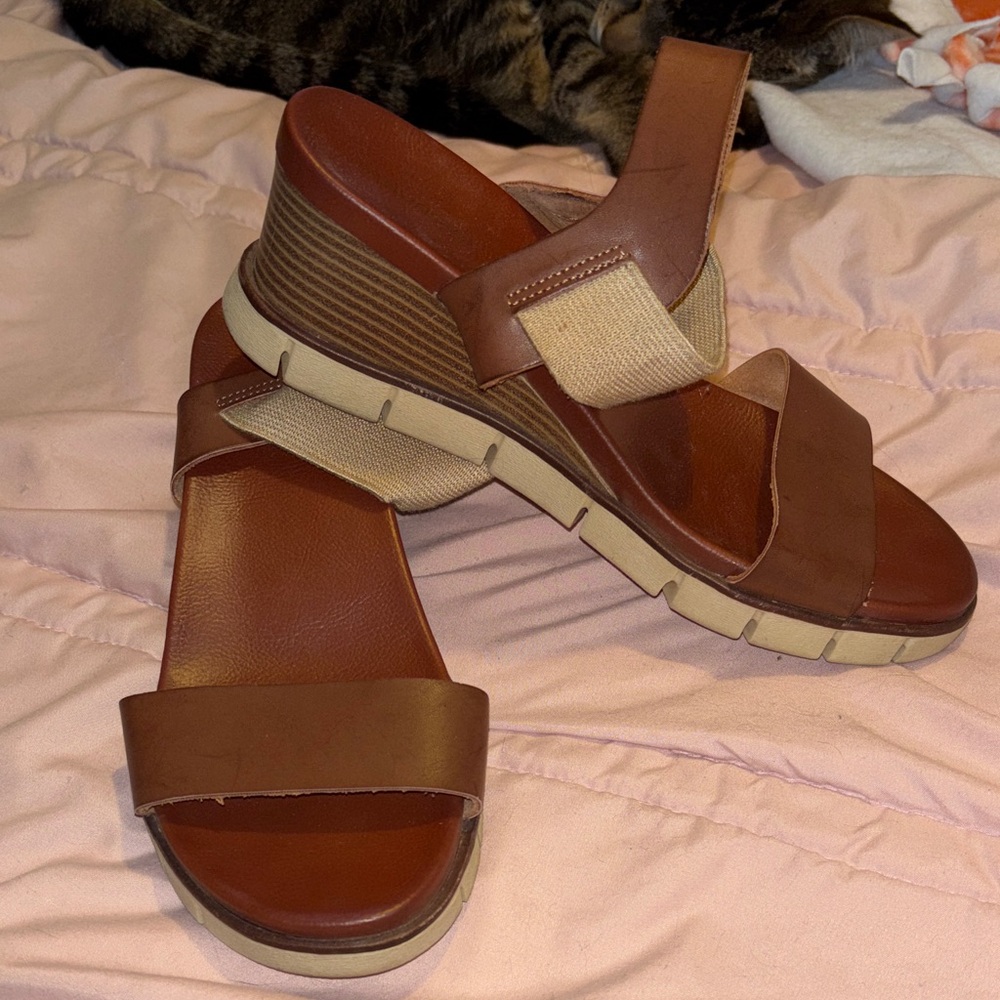 Maurices Tan and Cream Women's Sandals Size 8.5 Women’s Wedge Shoes - Picture 2 of 14